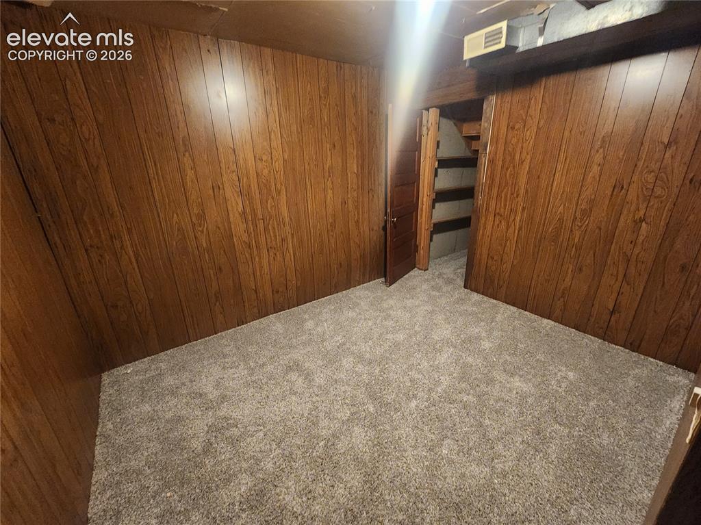 Image 20 of 27: Bedroom