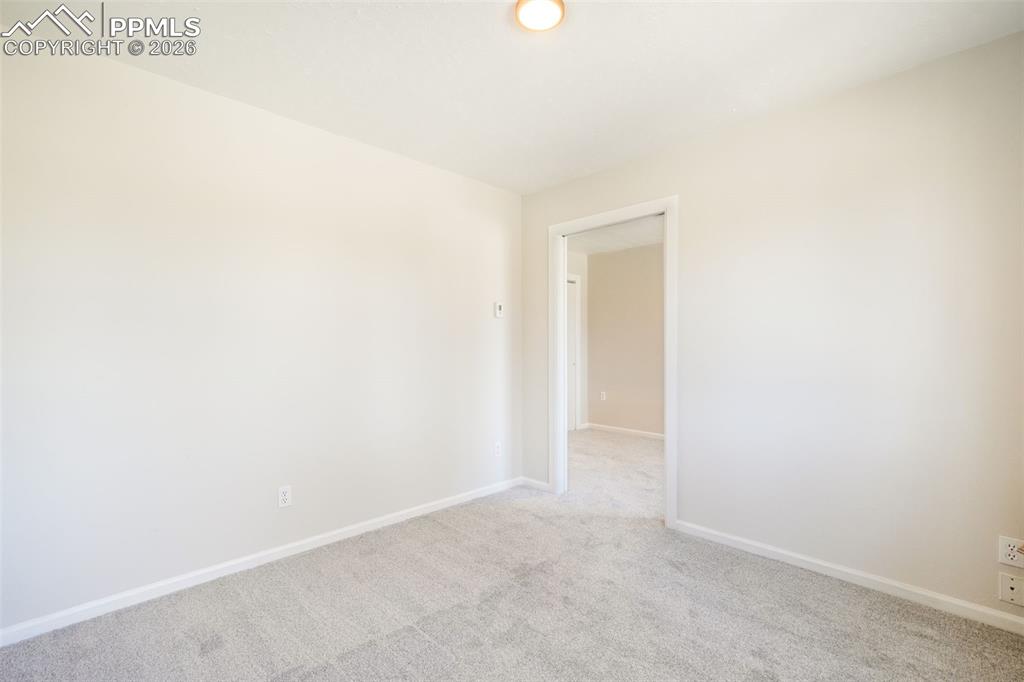 Image 15 of 50: Kitchen