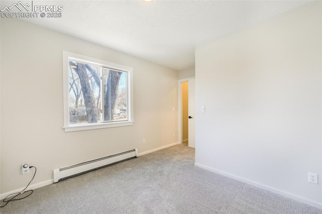 Image 16 of 50: Kitchen