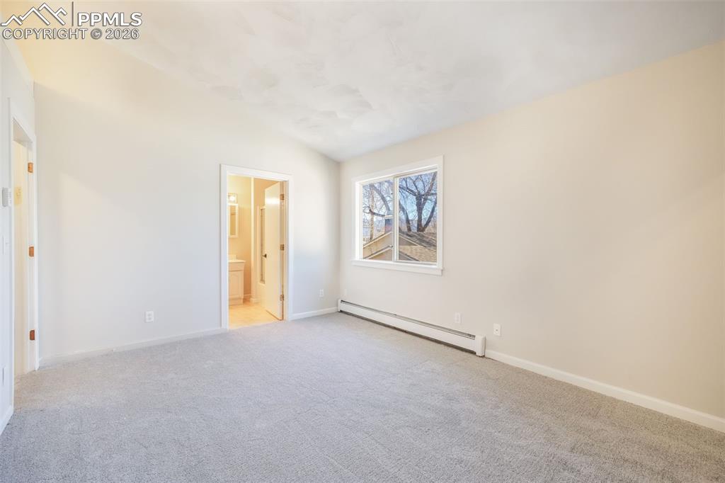 Image 23 of 50: Bedroom