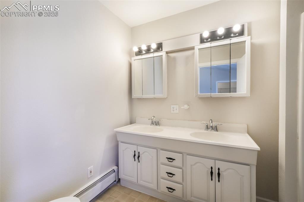 Image 28 of 50: Bedroom