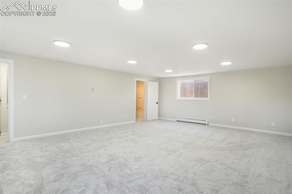 Image 29 of 50: Bedroom