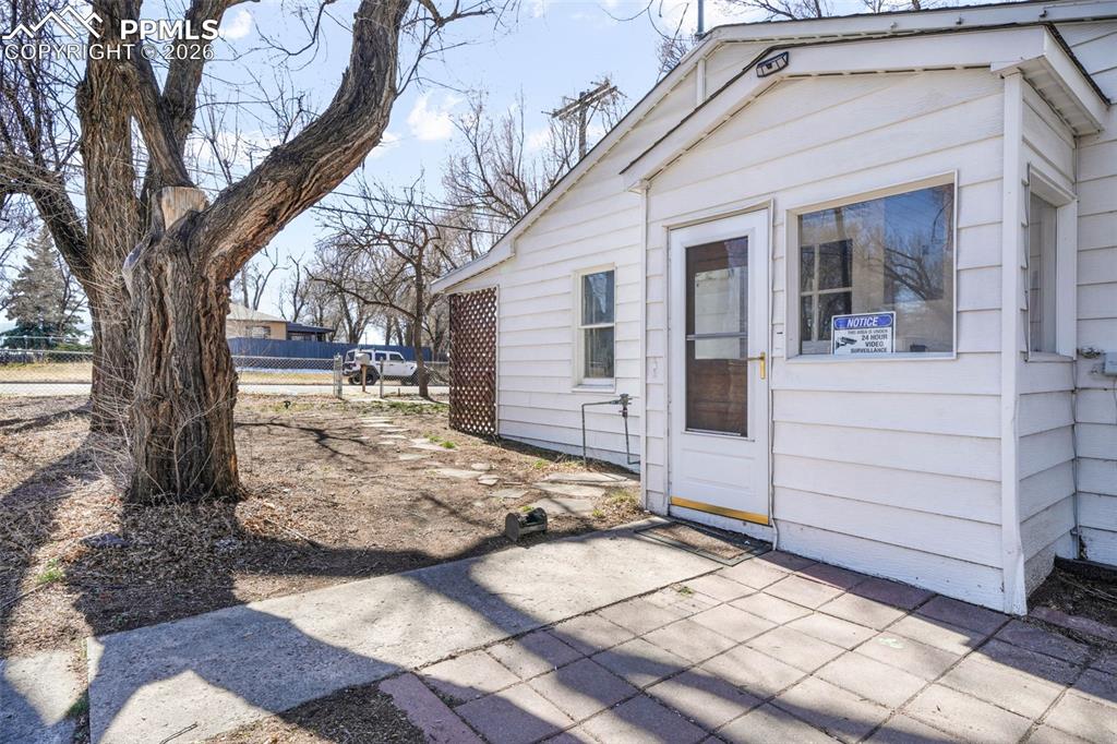 Image 38 of 50: Bathroom