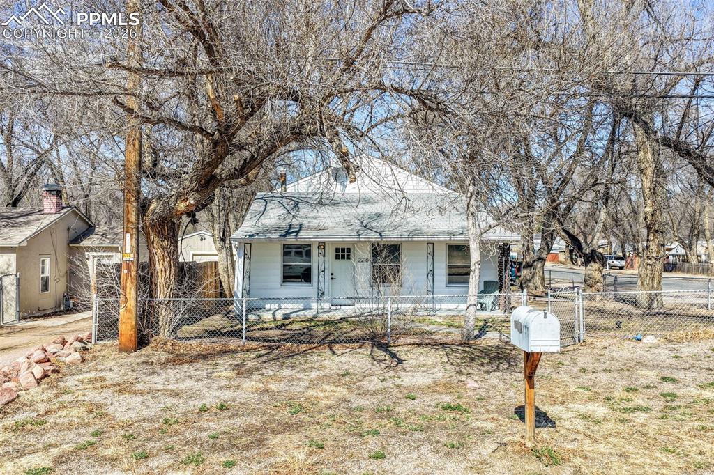 Image 39 of 50: Laundry