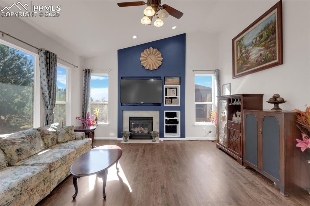 Image 8 of 43: Cozy with an accent wall that pops!