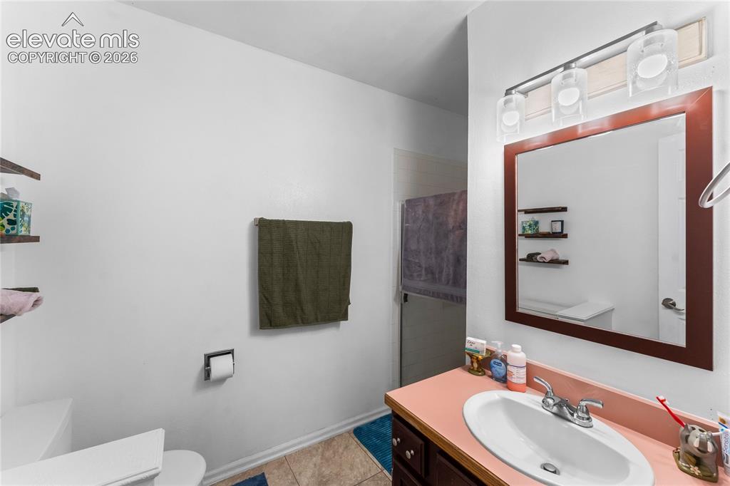 Image 22 of 32: Bathroom