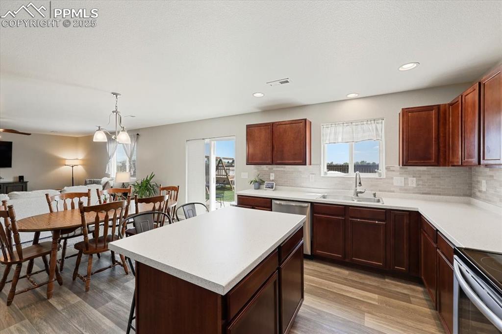 Image 10 of 43: Kitchen