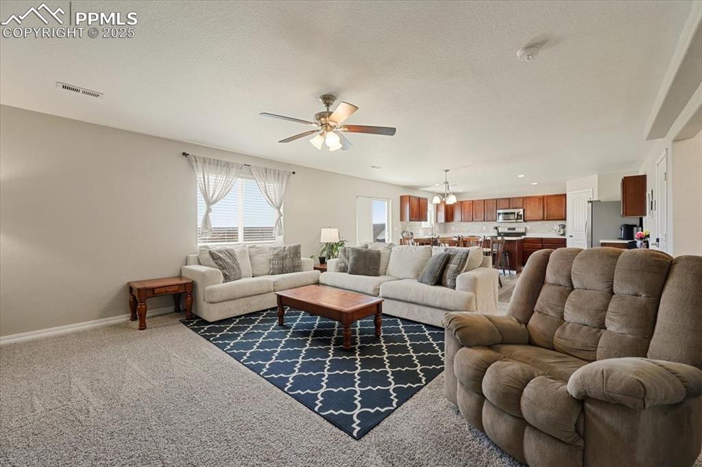 Image 18 of 43: Living Room