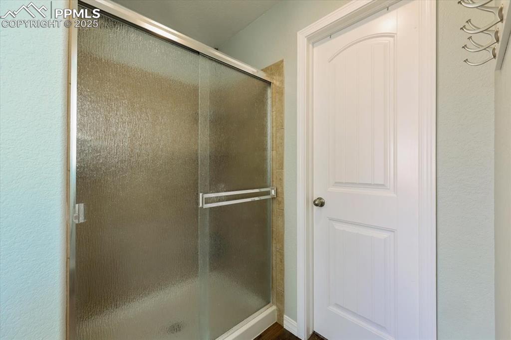 Image 33 of 43: Bathroom