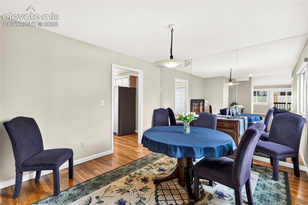Image 11 of 28: Dining Area