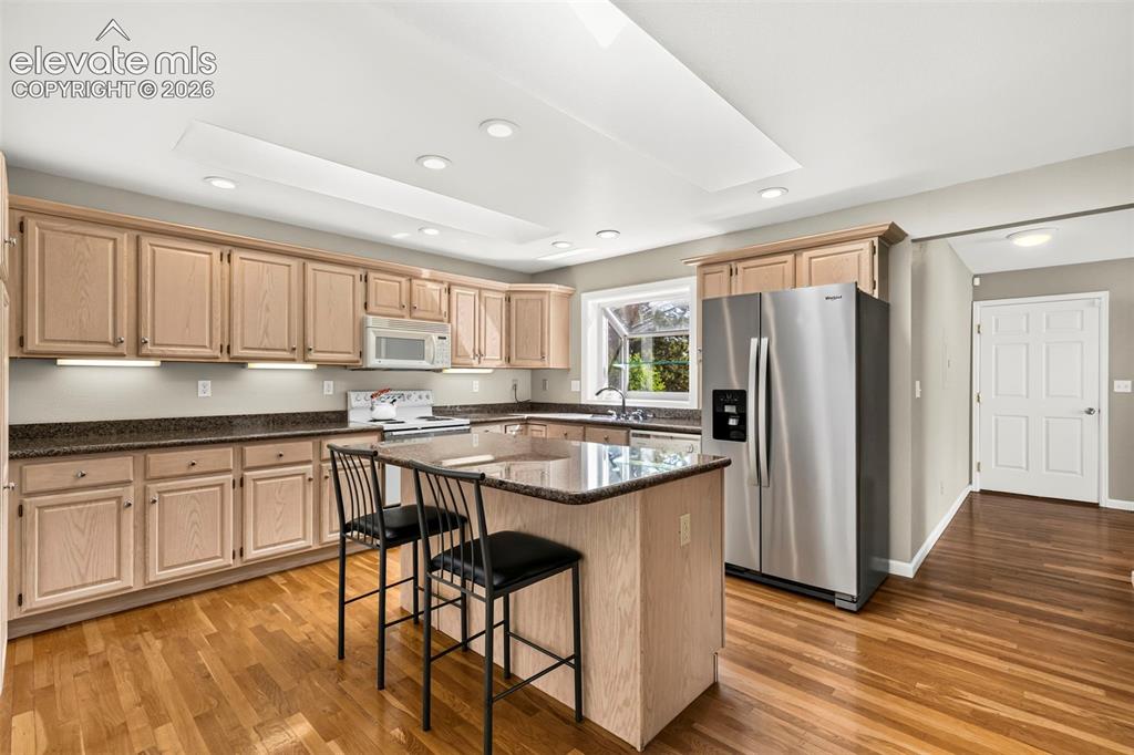 Image 13 of 28: Kitchen