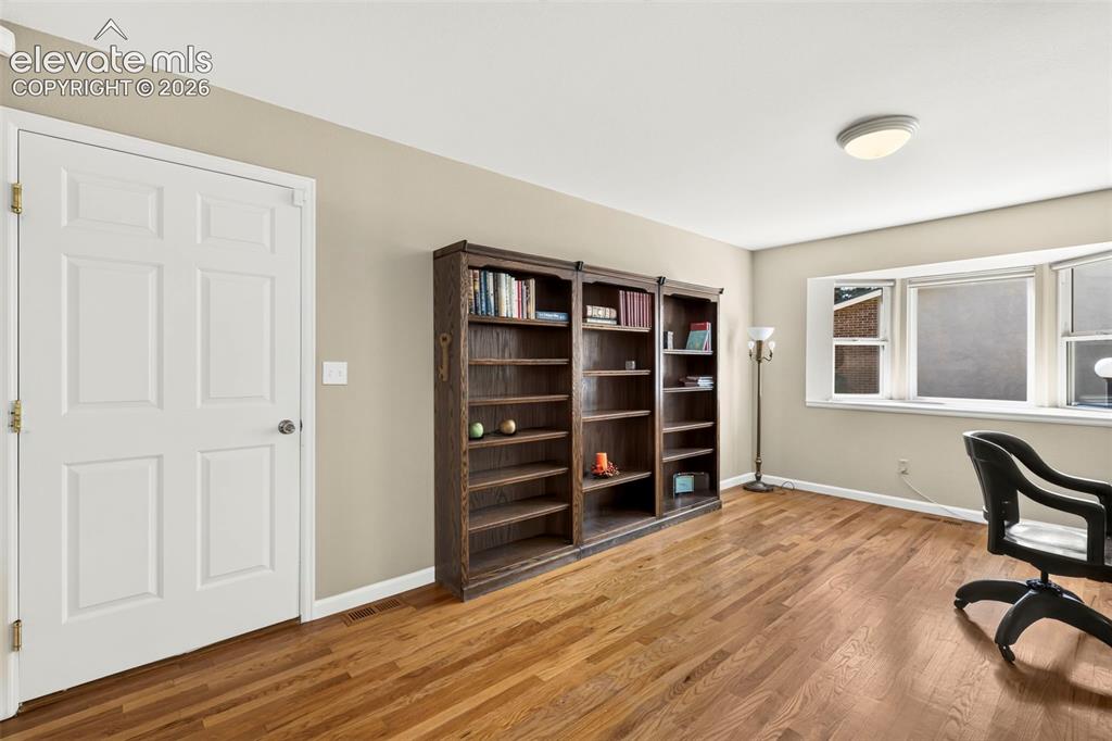 Image 15 of 28: Office