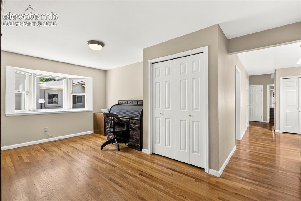Image 16 of 28: Office