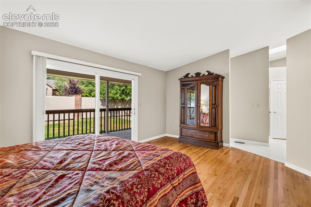 Image 17 of 28: Bedroom