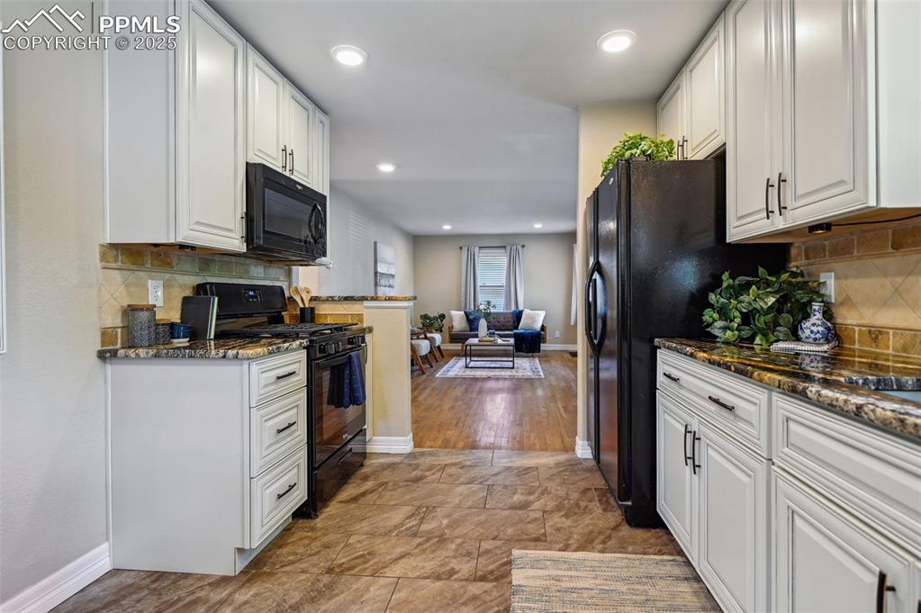 Image 11 of 31: Kitchen