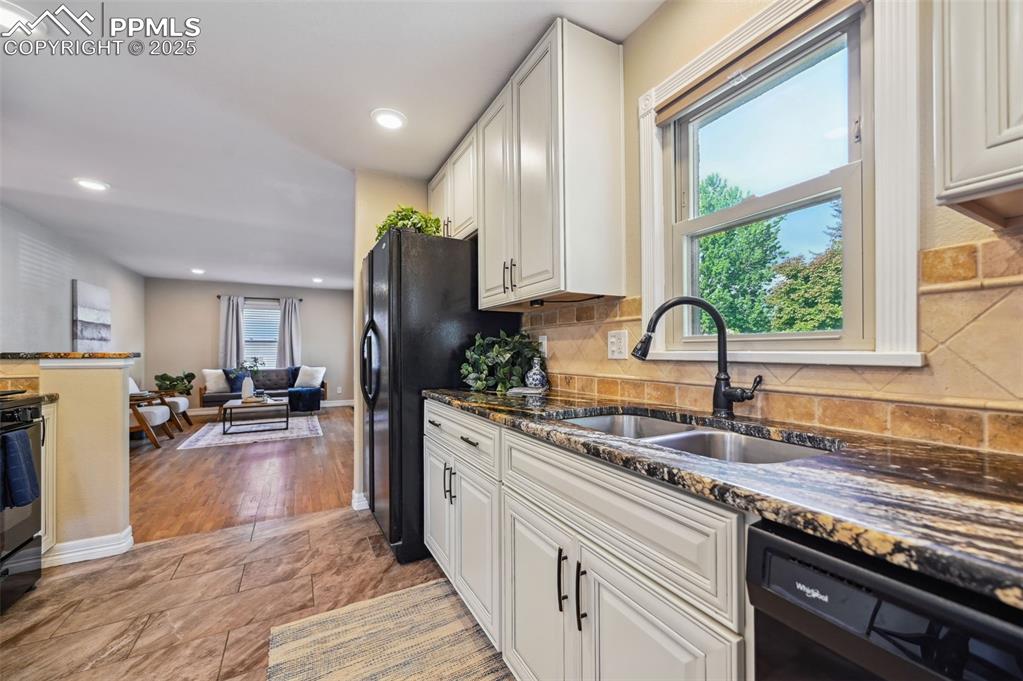 Image 12 of 31: Kitchen