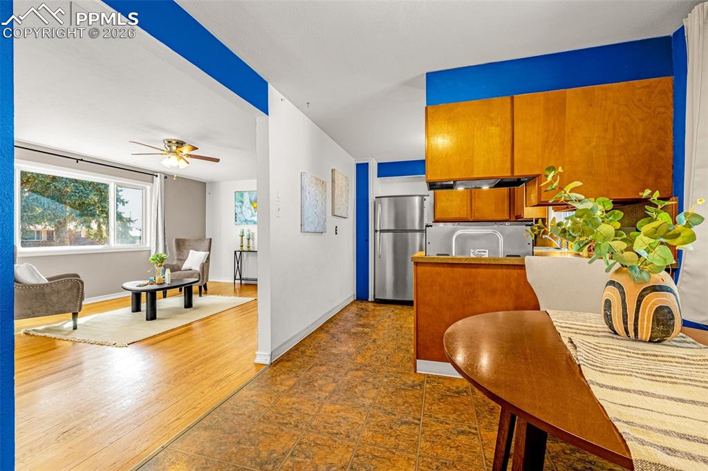 Image 11 of 27: Dining Area