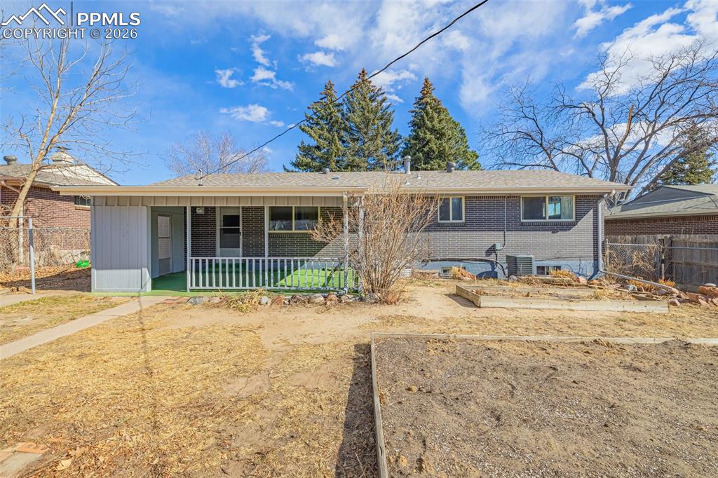 Image 21 of 27: Back of Structure