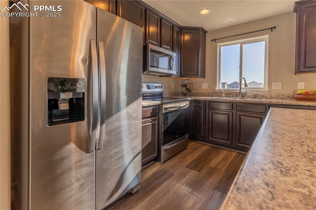 Image 13 of 39: Kitchen