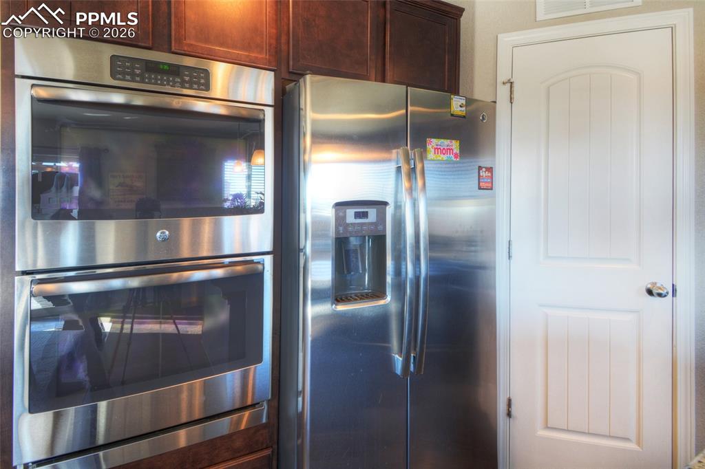 Image 12 of 26: Kitchen