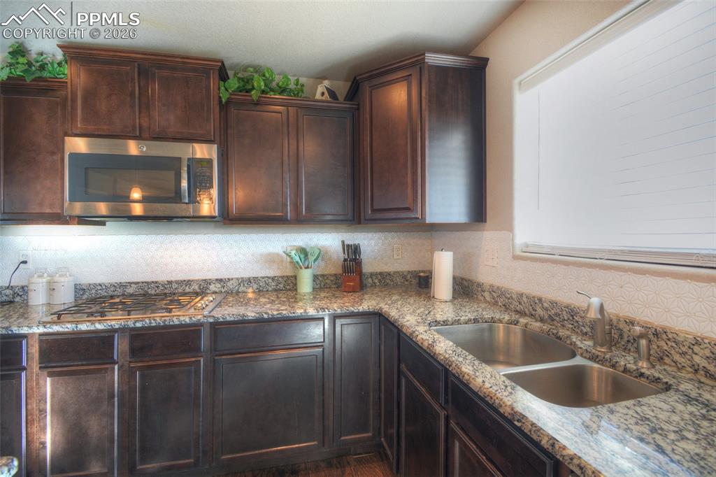 Image 13 of 26: Kitchen