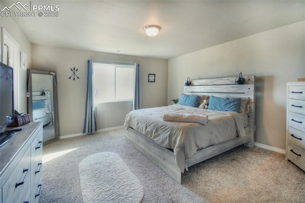 Image 16 of 26: Bedroom