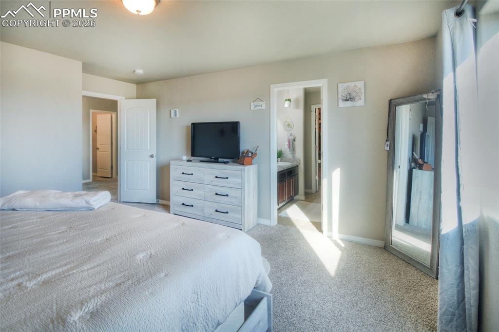 Image 17 of 26: Bedroom