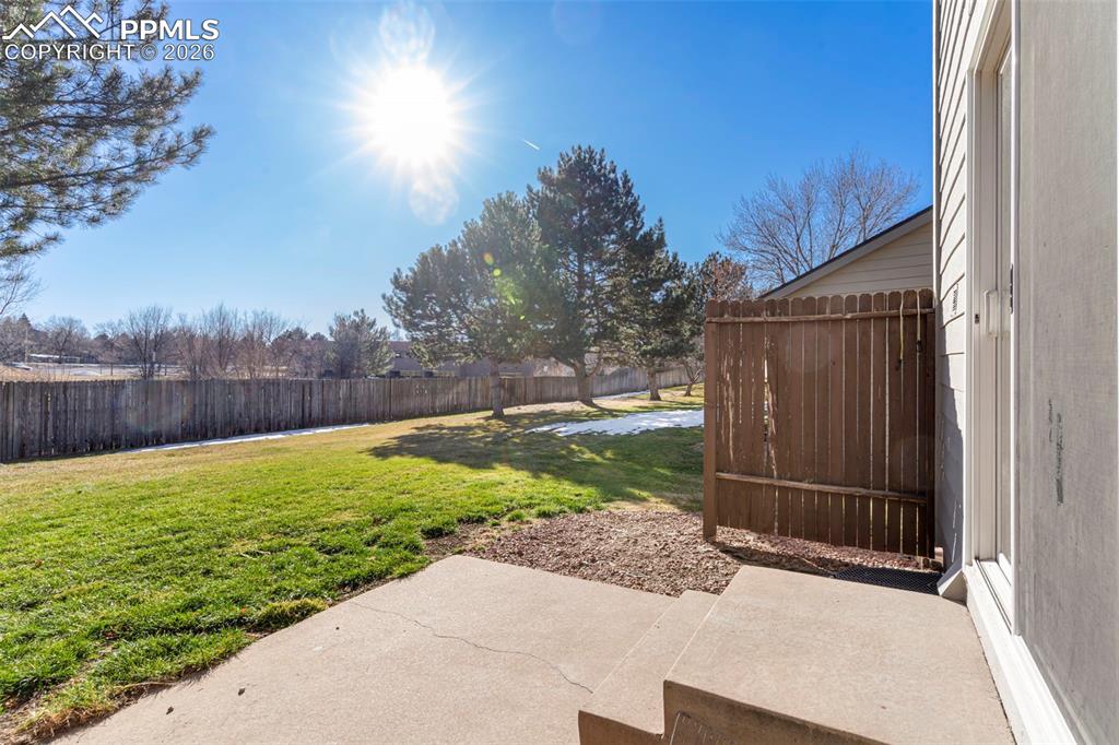 Image 16 of 17: Yard