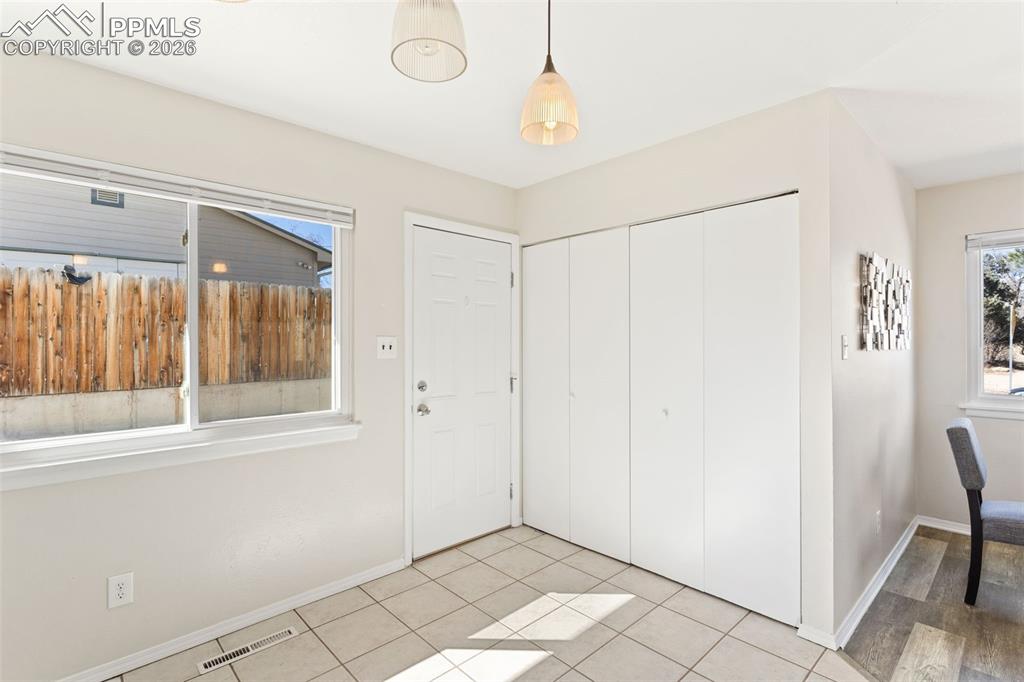 Image 10 of 31: Entry