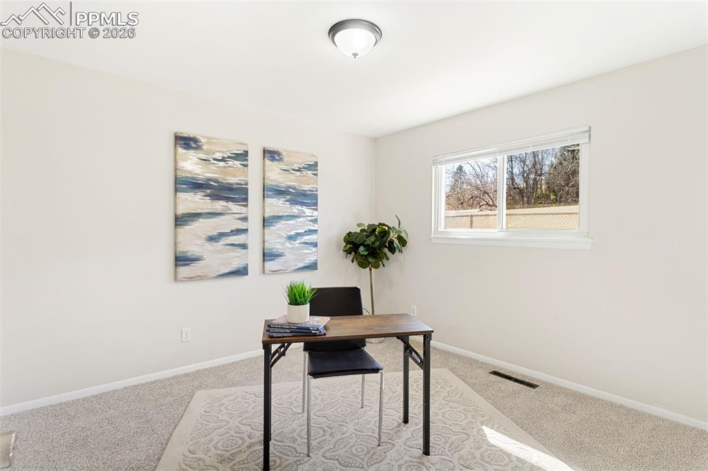 Image 11 of 31: Office