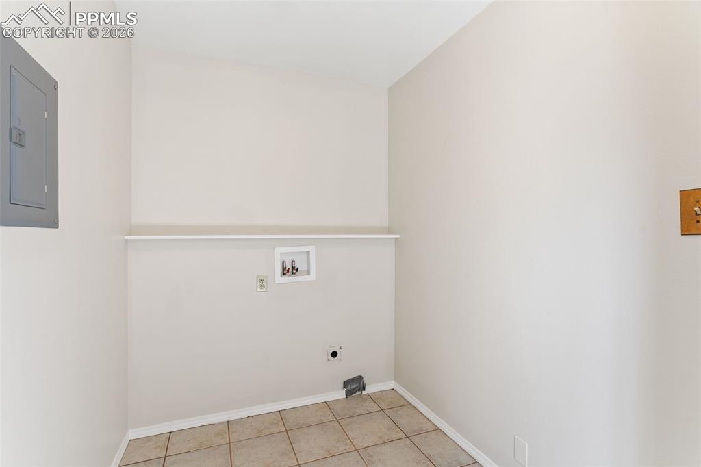 Image 13 of 31: Laundry