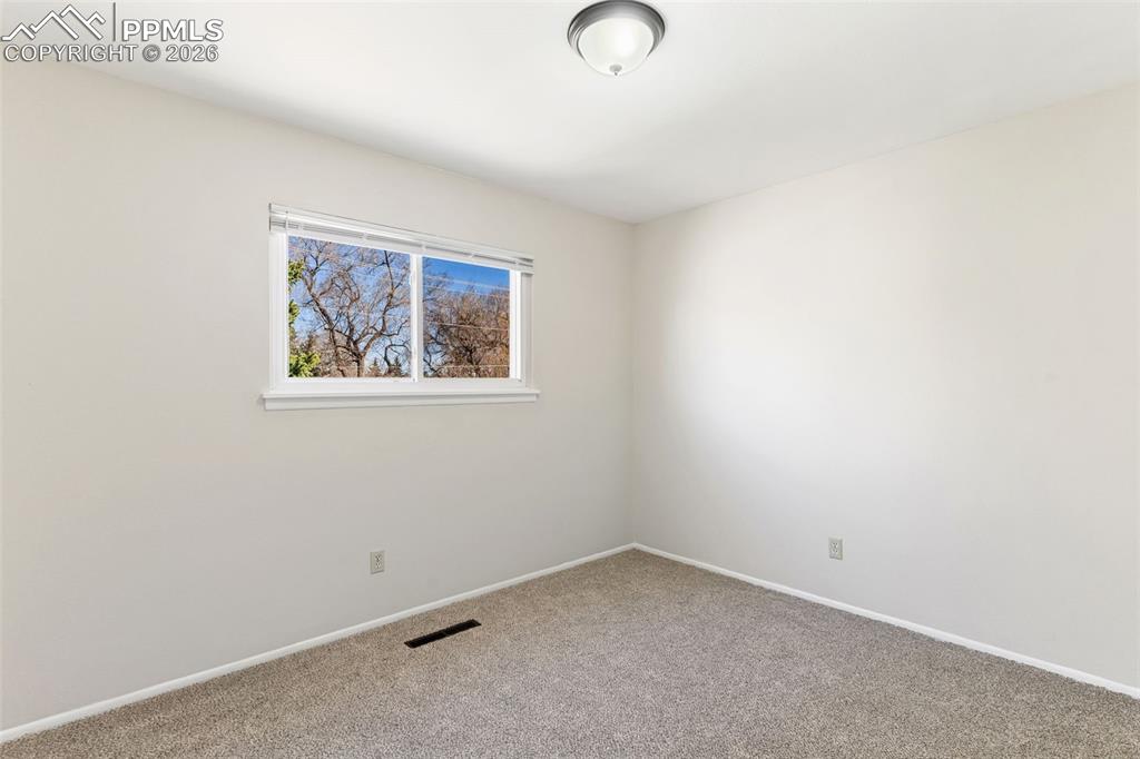 Image 15 of 31: Bedroom