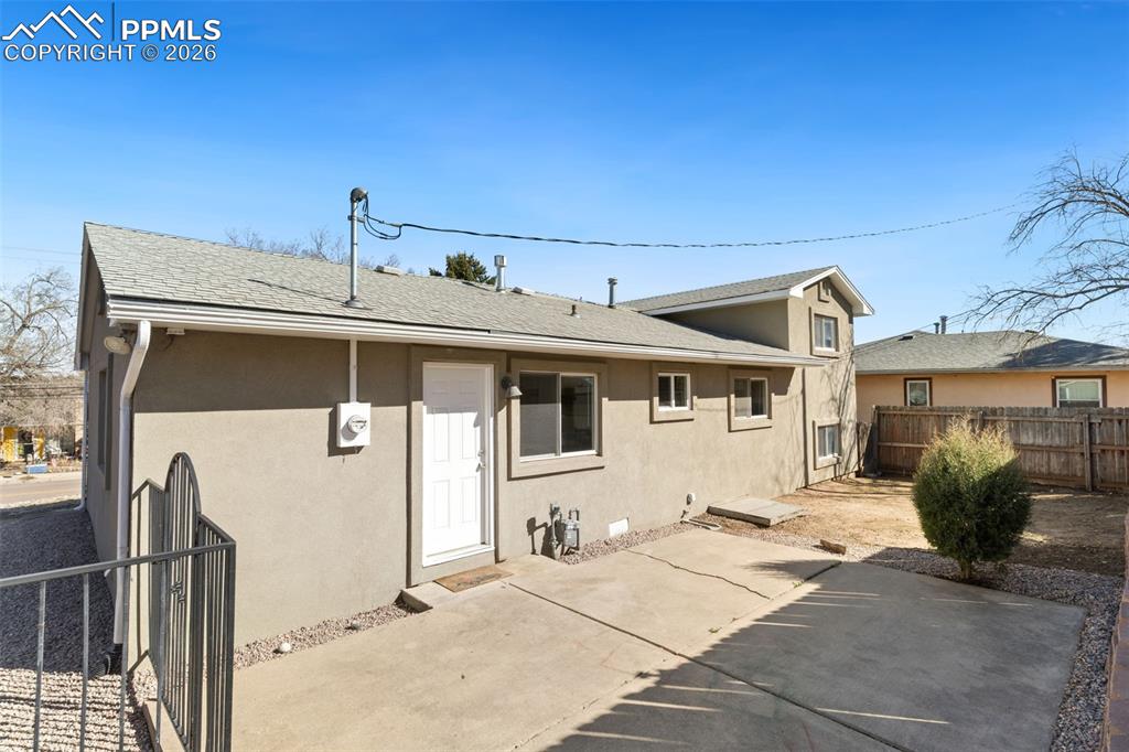 Image 27 of 31: Back of Structure