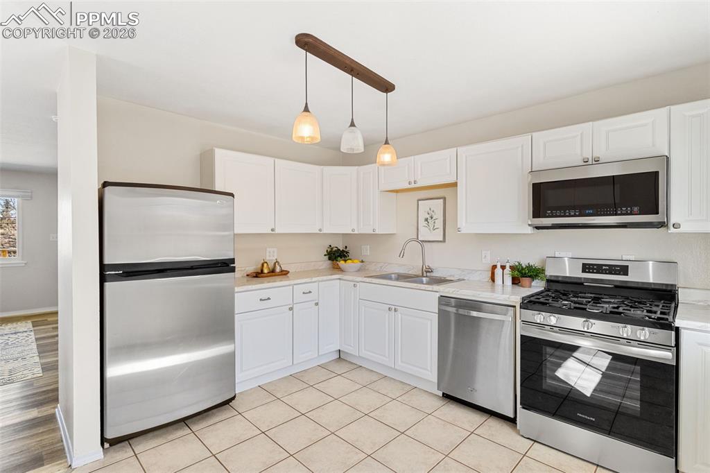 Image 5 of 31: Kitchen