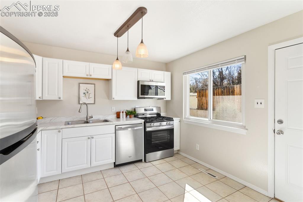 Image 6 of 31: Kitchen