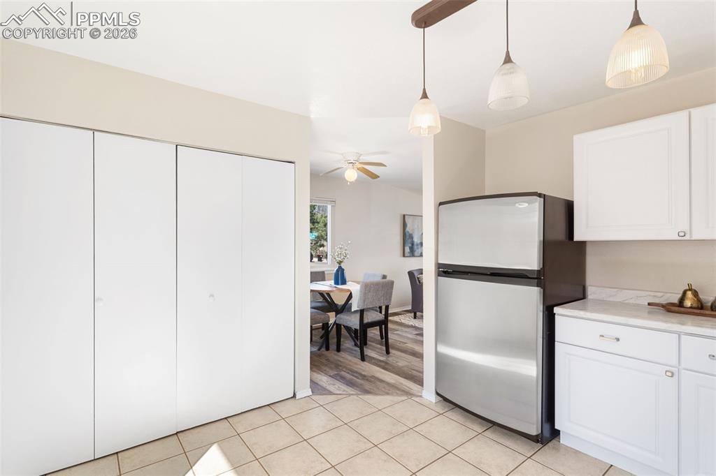 Image 7 of 31: Kitchen