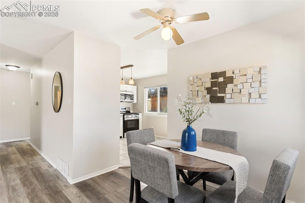 Image 8 of 31: Dining Area