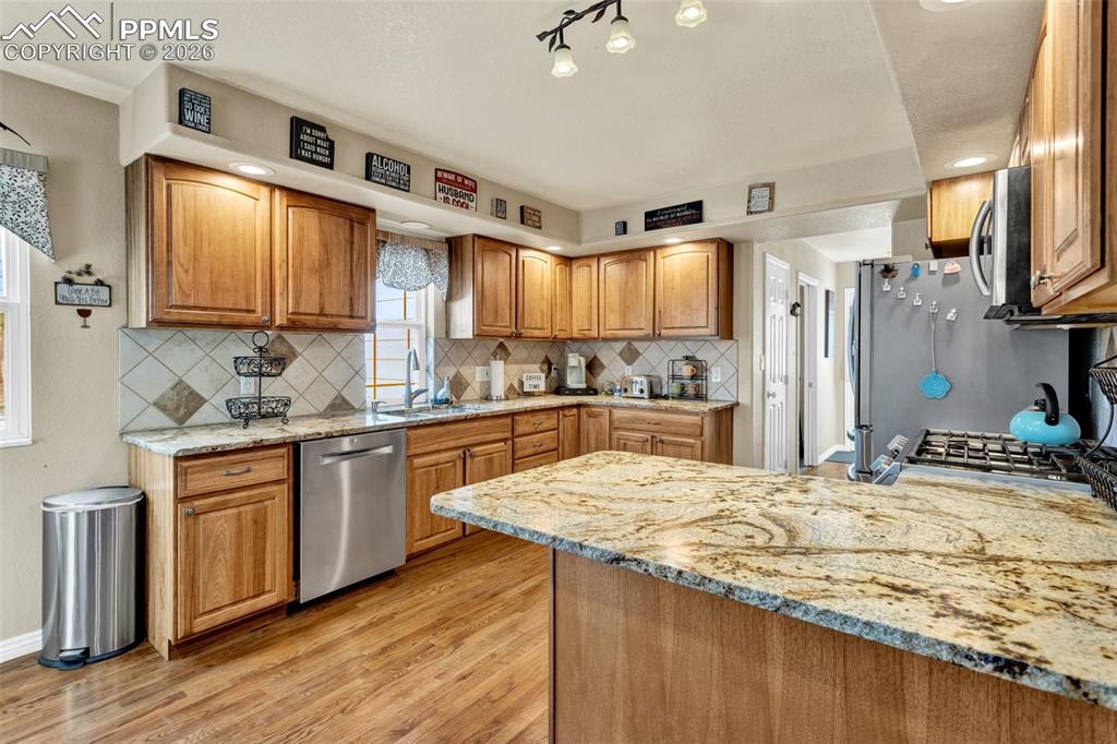Image 11 of 30: Kitchen counter