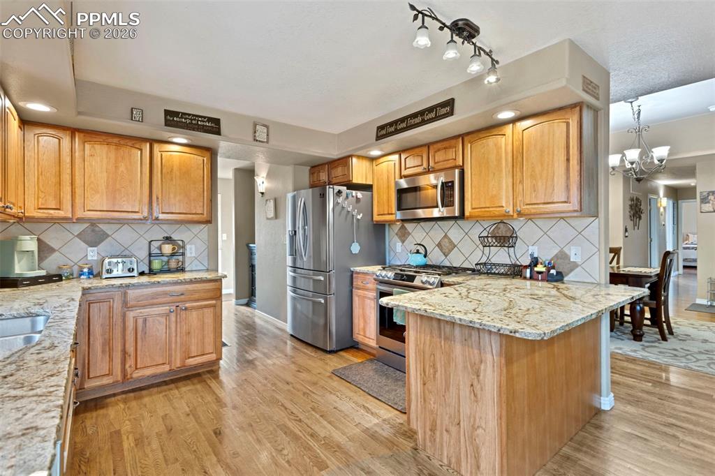 Image 12 of 30: Kitchen counter