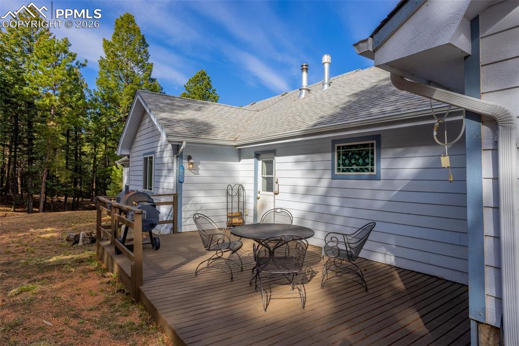 Image 7 of 30: Back deck area