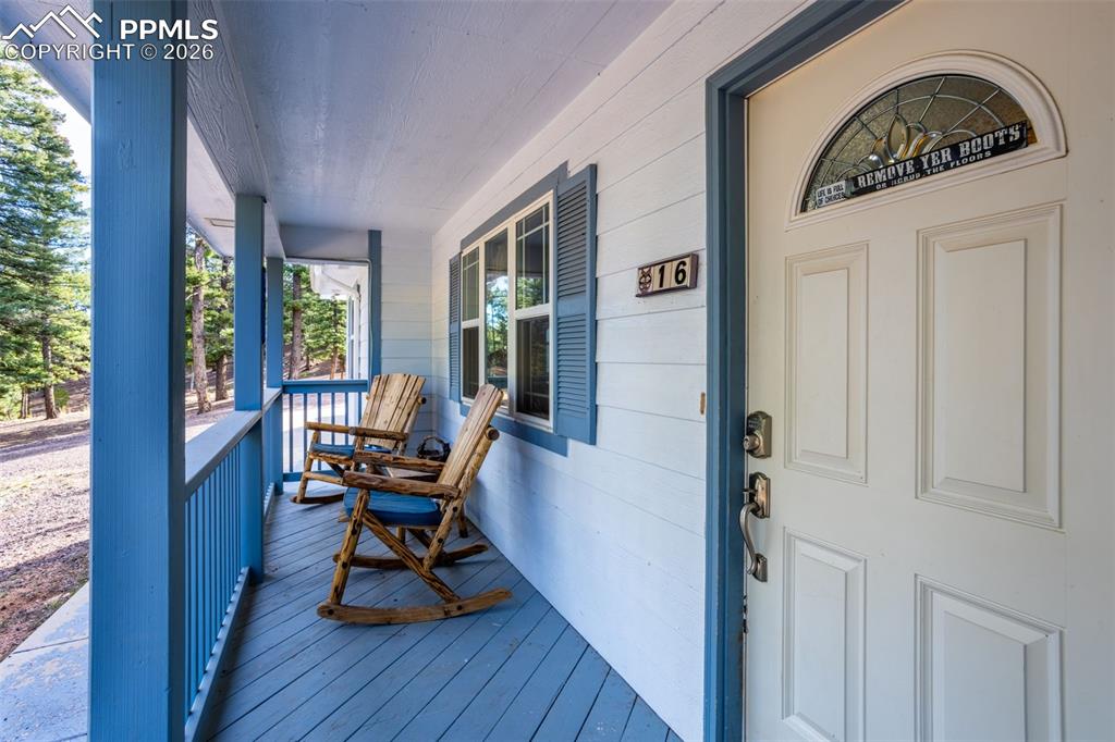 Image 8 of 30: Front entrance with sitting area