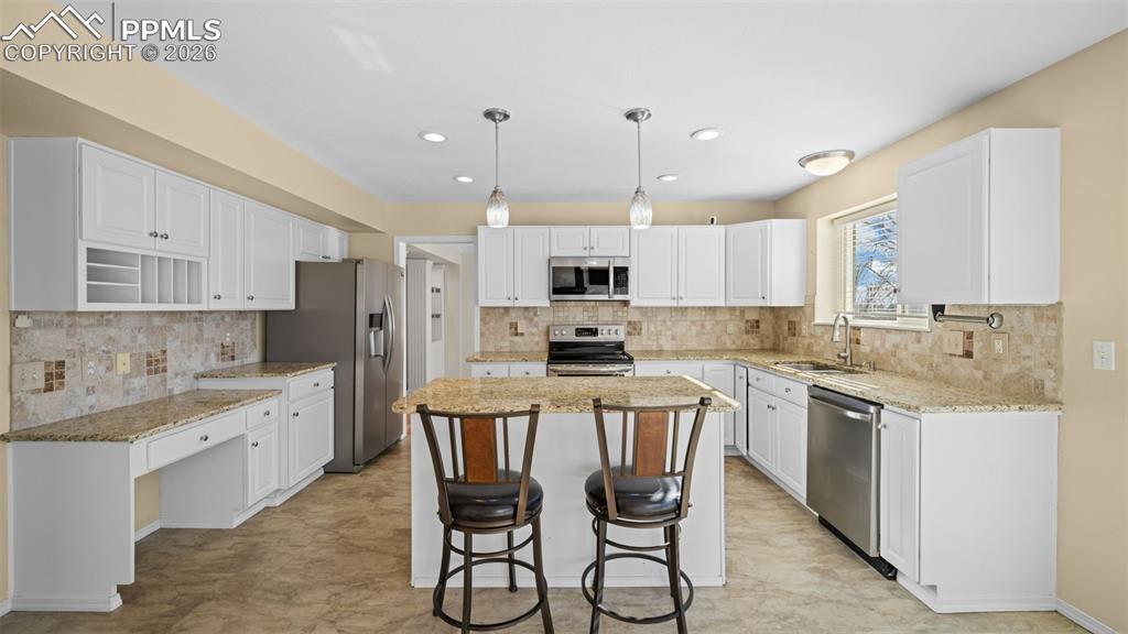 Image 16 of 42: Kitchen