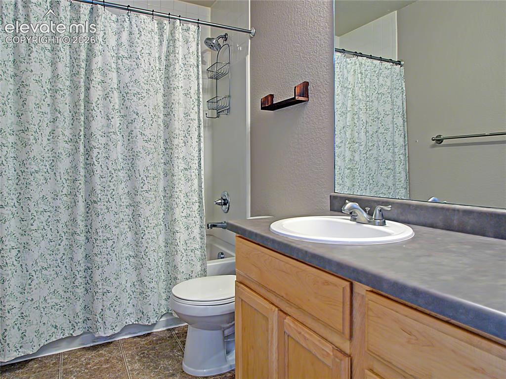Image 15 of 28: Bathroom