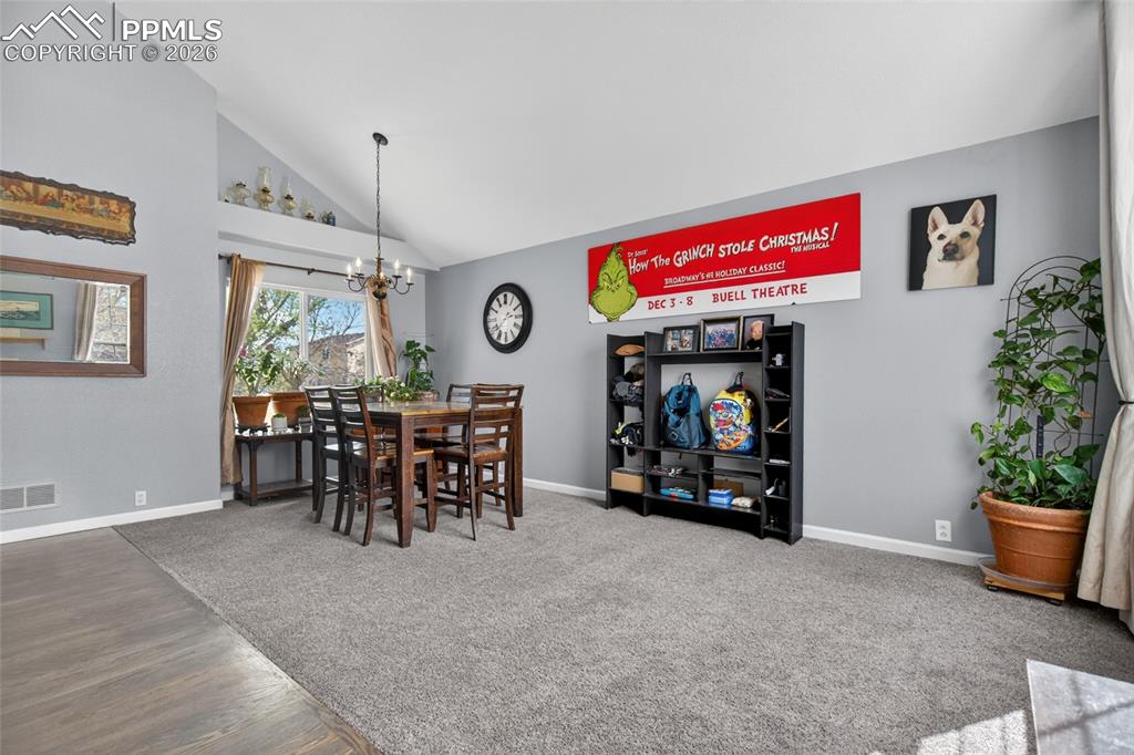 Image 14 of 50: Dining Area