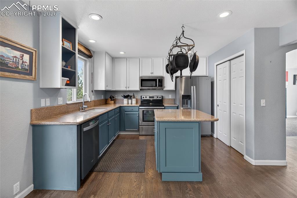 Image 17 of 50: Kitchen