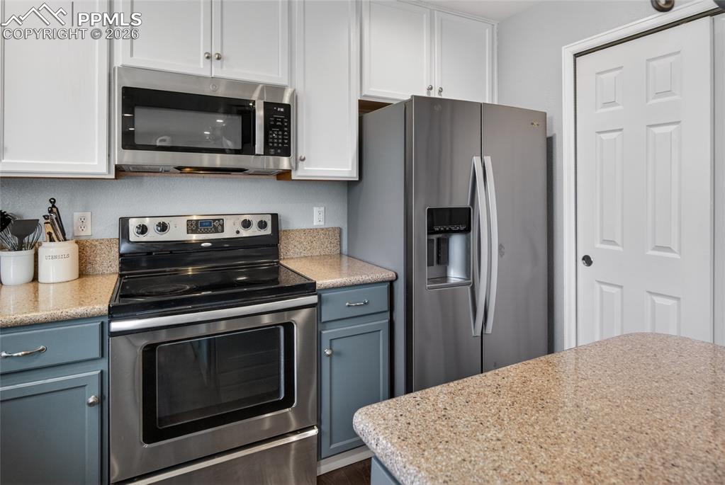 Image 18 of 50: Kitchen