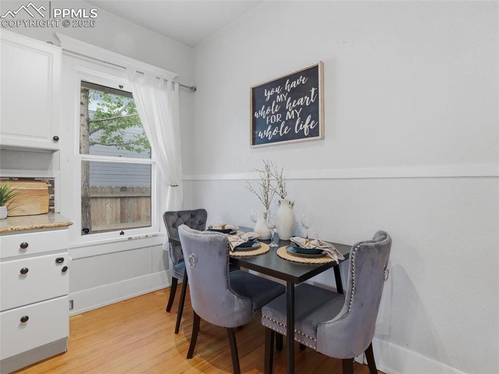 Image 11 of 43: Dining Area