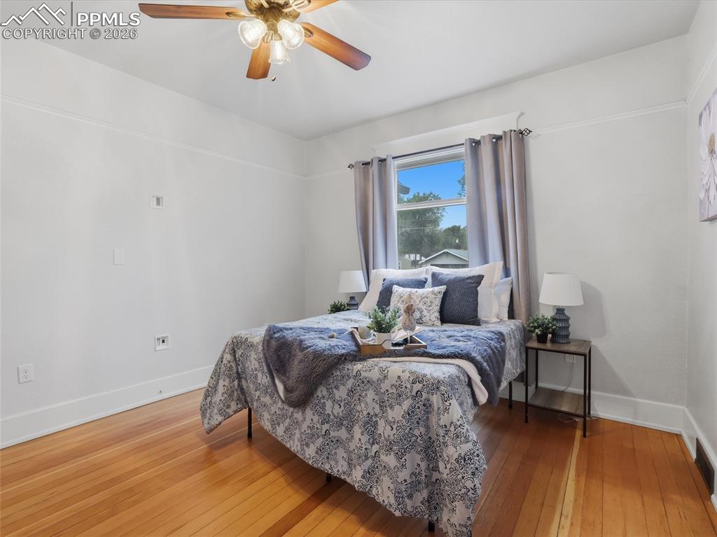 Image 14 of 43: Bedroom