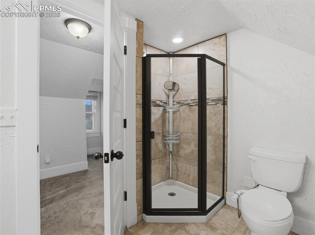 Image 26 of 43: Bathroom