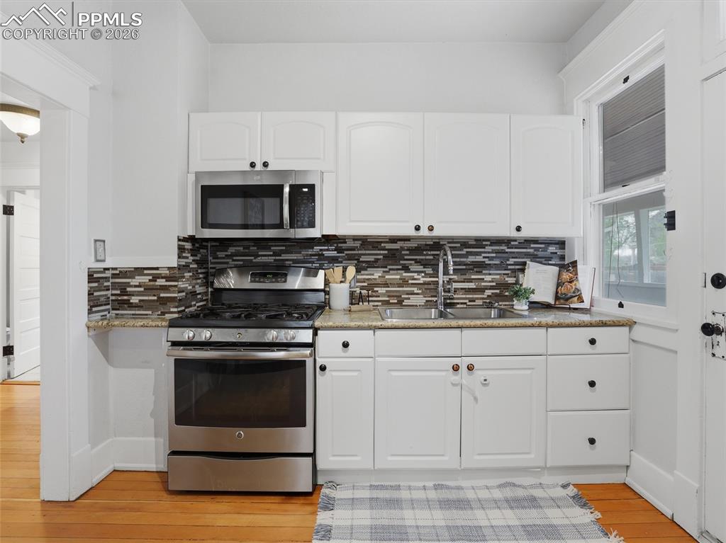 Image 8 of 43: Kitchen